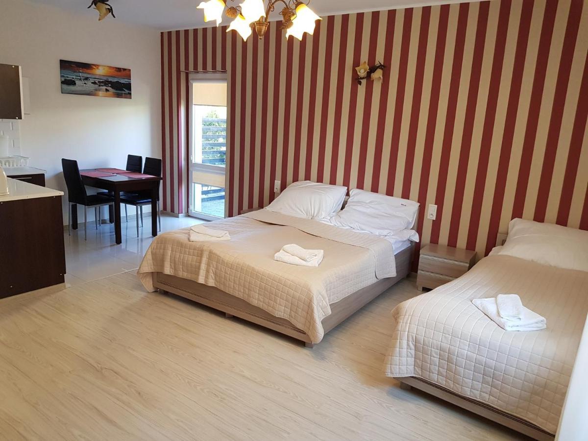 Apartamenty Maja -Pokoje - Domy Wakacyjne -Basen Podgrzewany -Jacuzzi - Sauna ウェバ エクステリア 写真