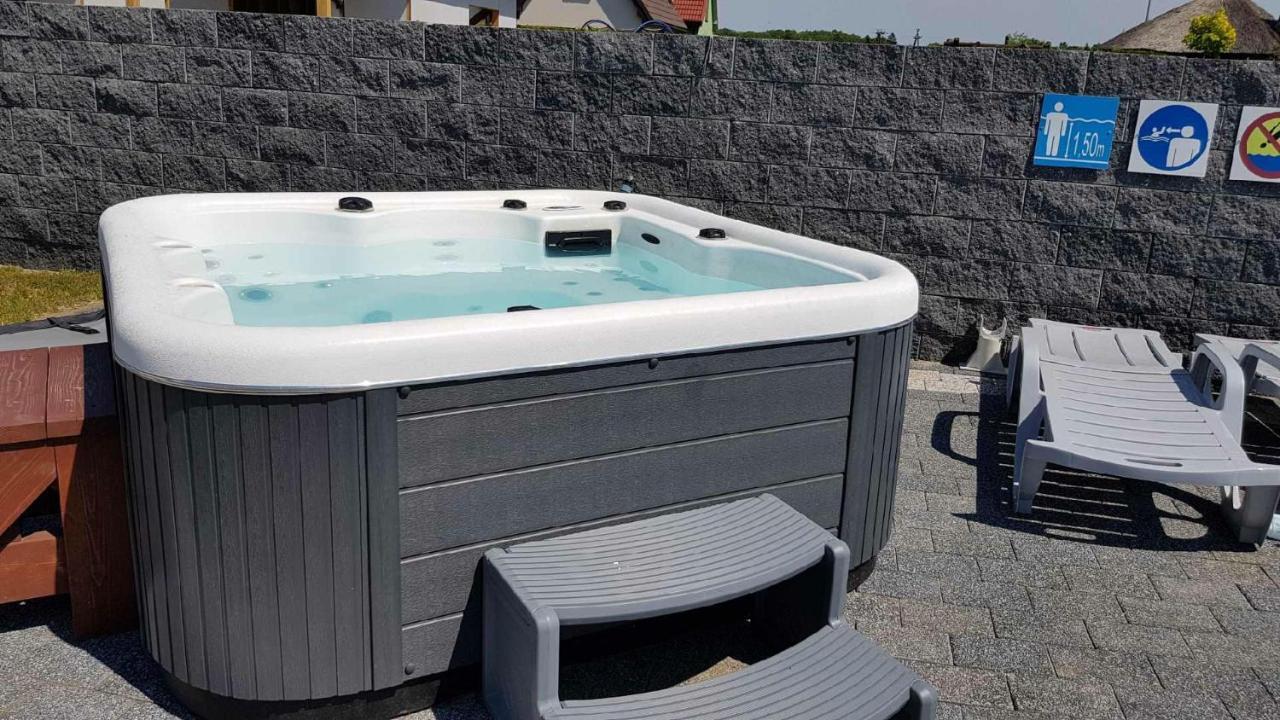 Apartamenty Maja -Pokoje - Domy Wakacyjne -Basen Podgrzewany -Jacuzzi - Sauna ウェバ エクステリア 写真